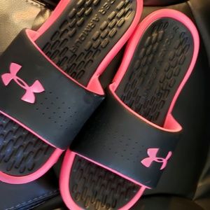UNDER ARMOR SLIDES / SANDALS / NWOT